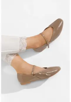 Balerini dama Cinda kaki imagine